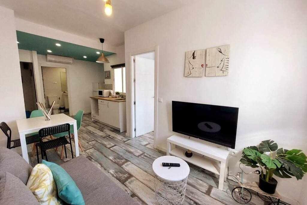 Bonito Apartamento En 2º Linea De Playa & Parking Apartment มาลากา ภายนอก รูปภาพ